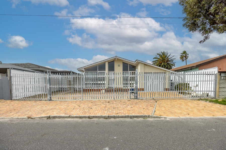 To Let 4 Bedroom Property for Rent in Townsend Estate Western Cape